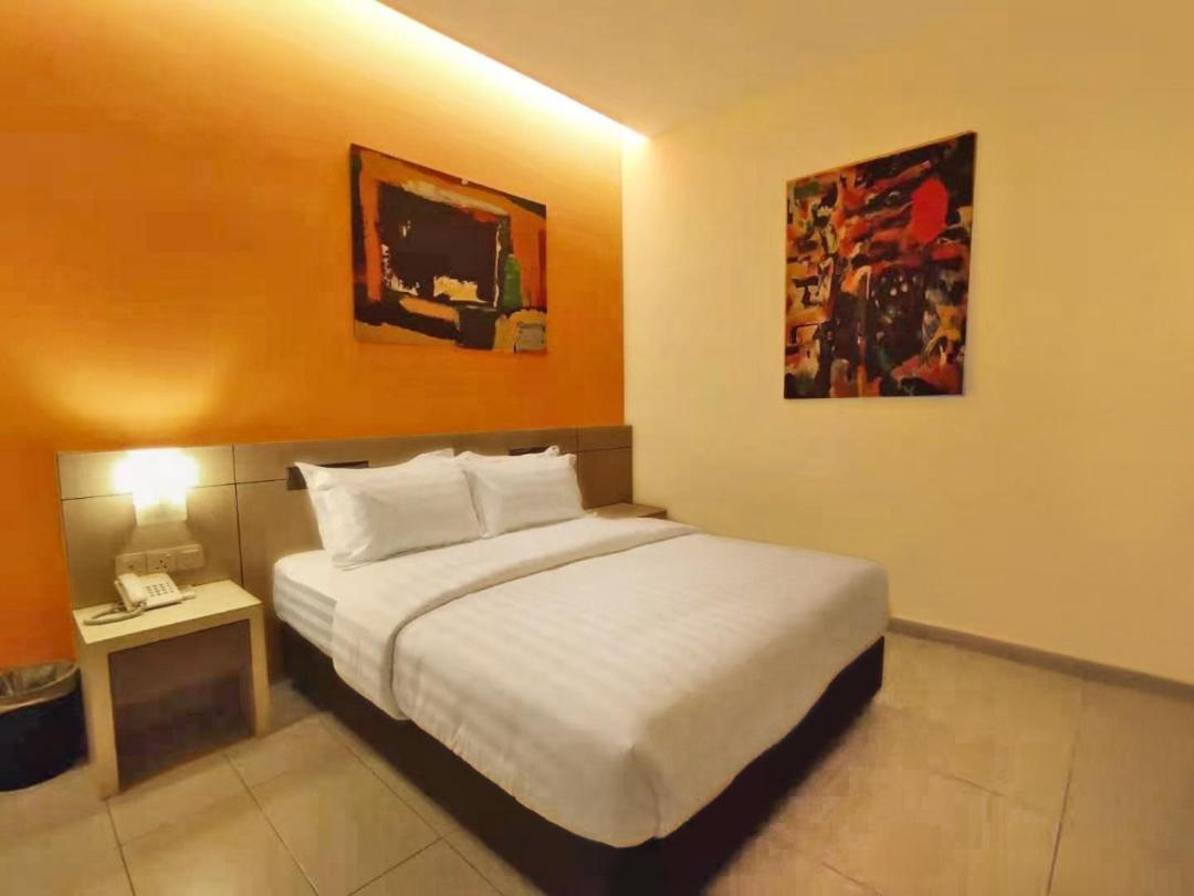 Riverview Hotel *