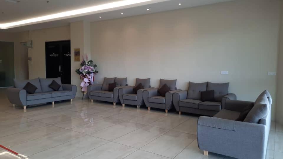 Riverview Hotel *